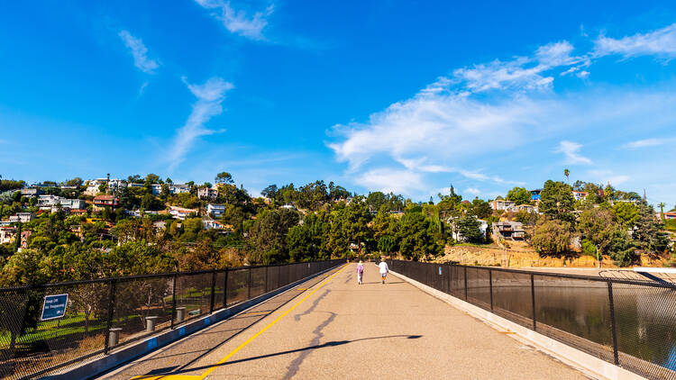 Run or relax by the Silver Lake Reservoir