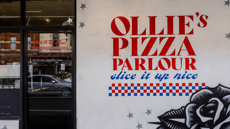 The entrance to Ollie's Pizza Parlour.