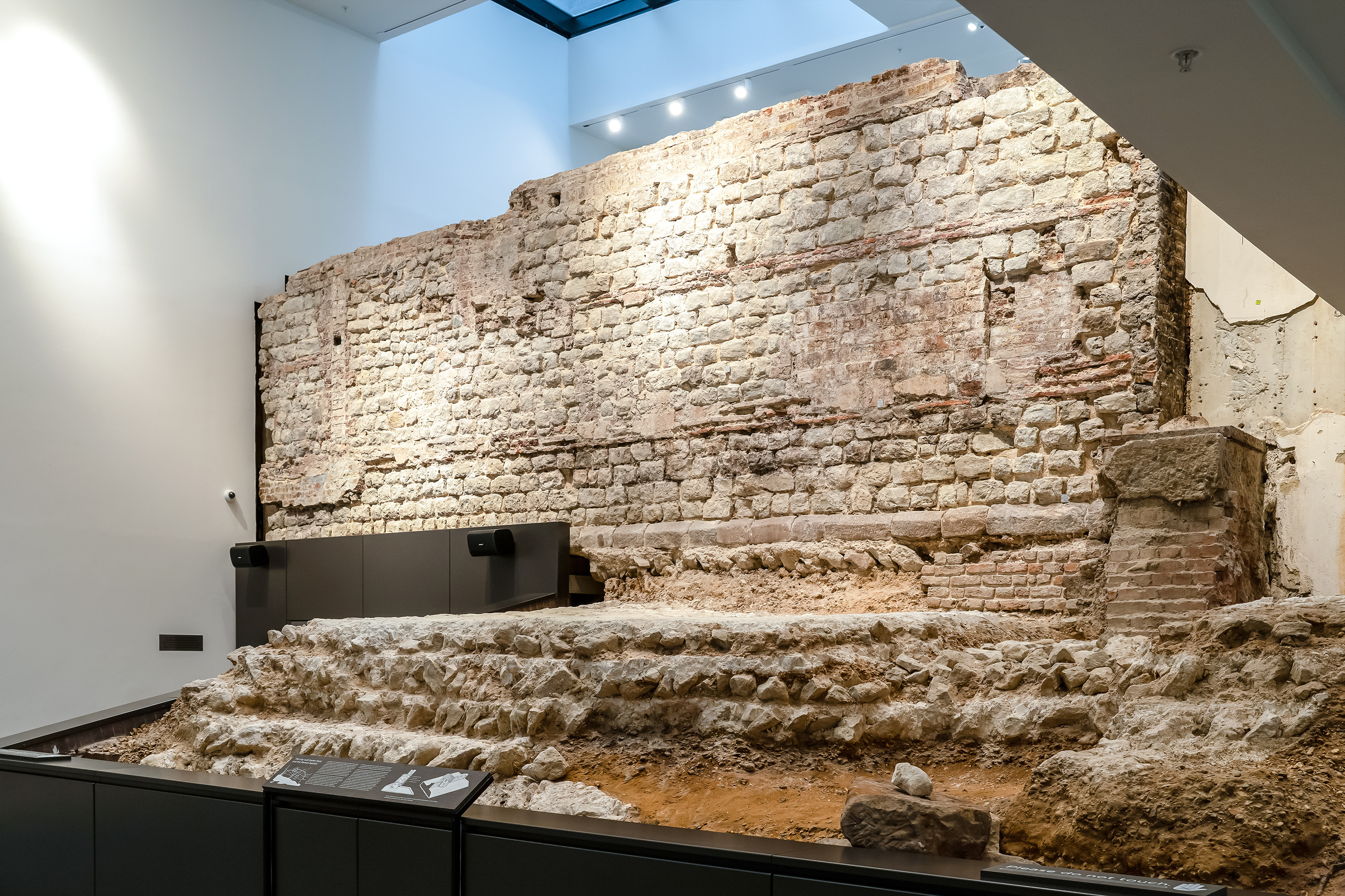 A huge, 1800-year-old part of London Wall is now open to the public