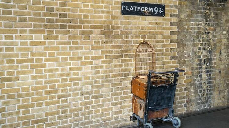 Harry Potter Platform 9 3/4 at King's Cross 