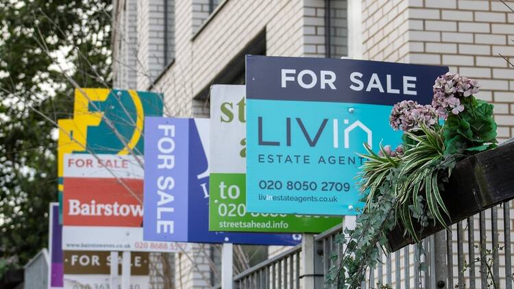 Letting agent signs in London