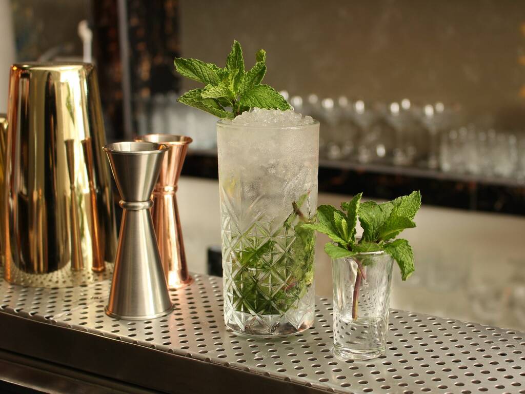 17 Best Wynwood Bars, From Wine Gardens to Rooftop Bars and More