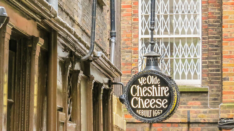 Ye Olde Cheshire Cheese pub, London