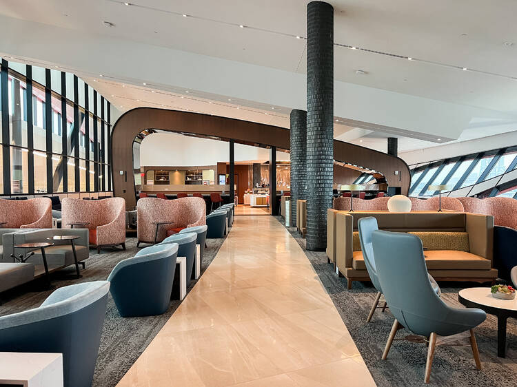 A huge new Delta Sky Club opened at Boston's Logan Airport today