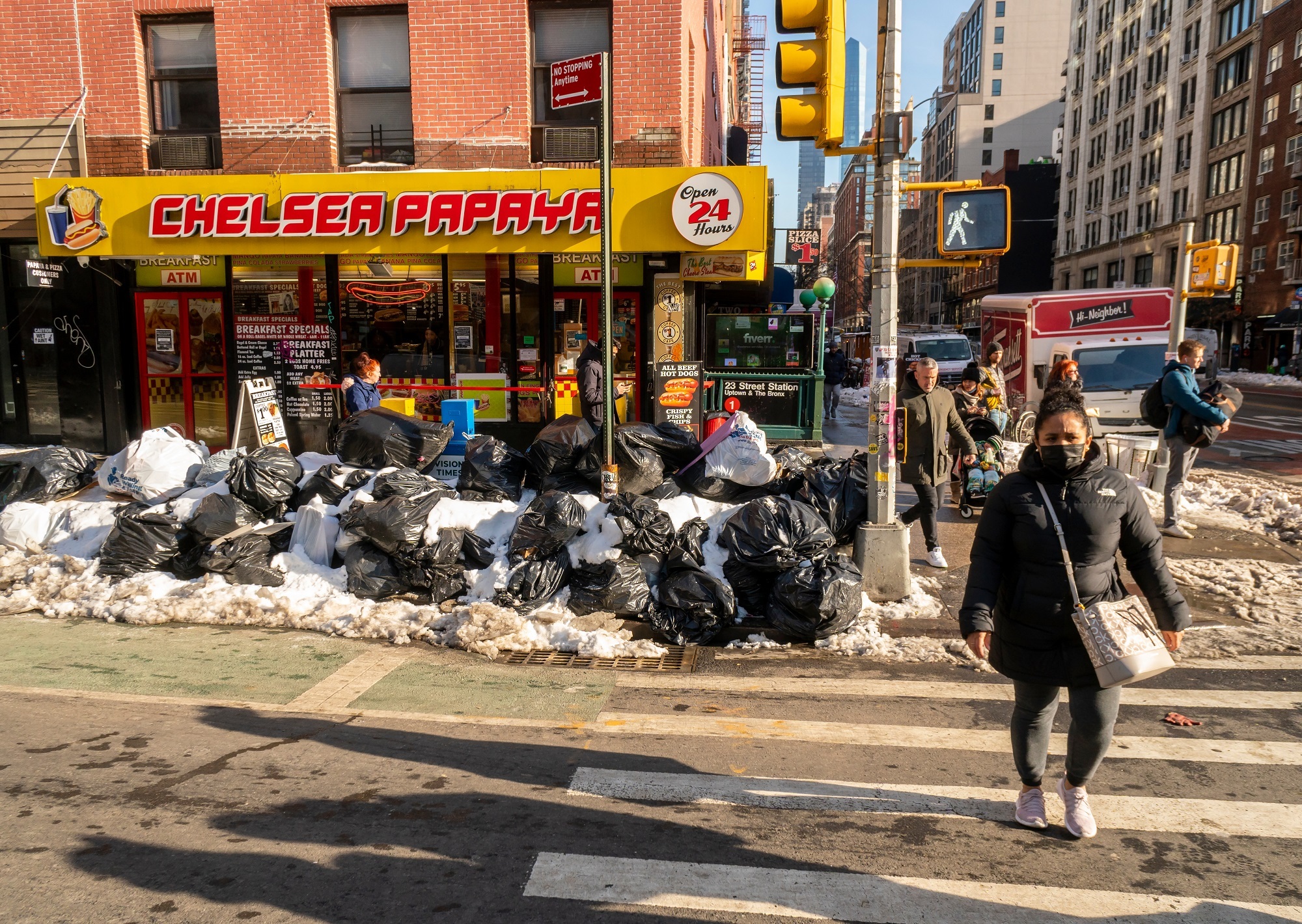 How to navigate NYC's knock-off handbag market