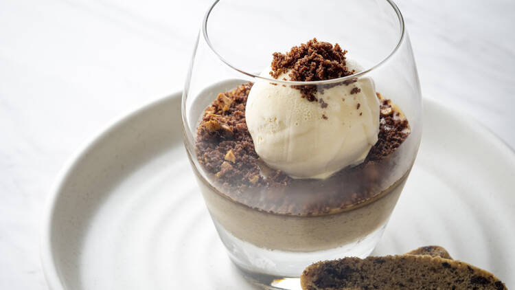 Espresso budino pudding with hazelnut gelato, ¥1,650