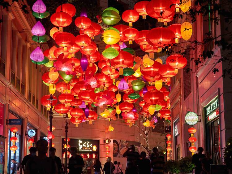 Mid Autumn Festival story and how Chinese celebrate it 