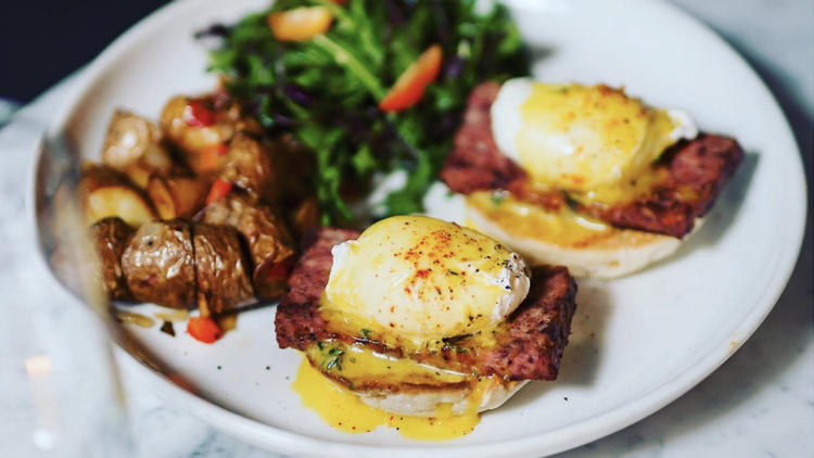 Eggs benedict  (Endswell)