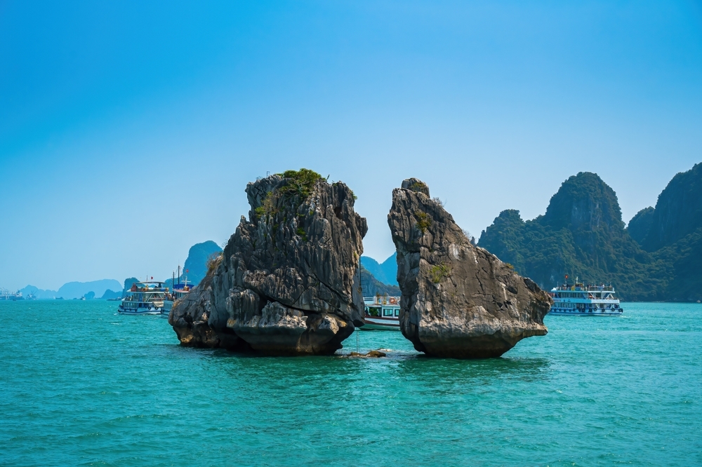'Kissing Rocks' in Vietnam Are In Danger of Collapse