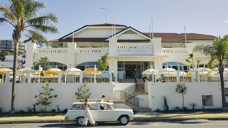 The outside of Harbord Hotel