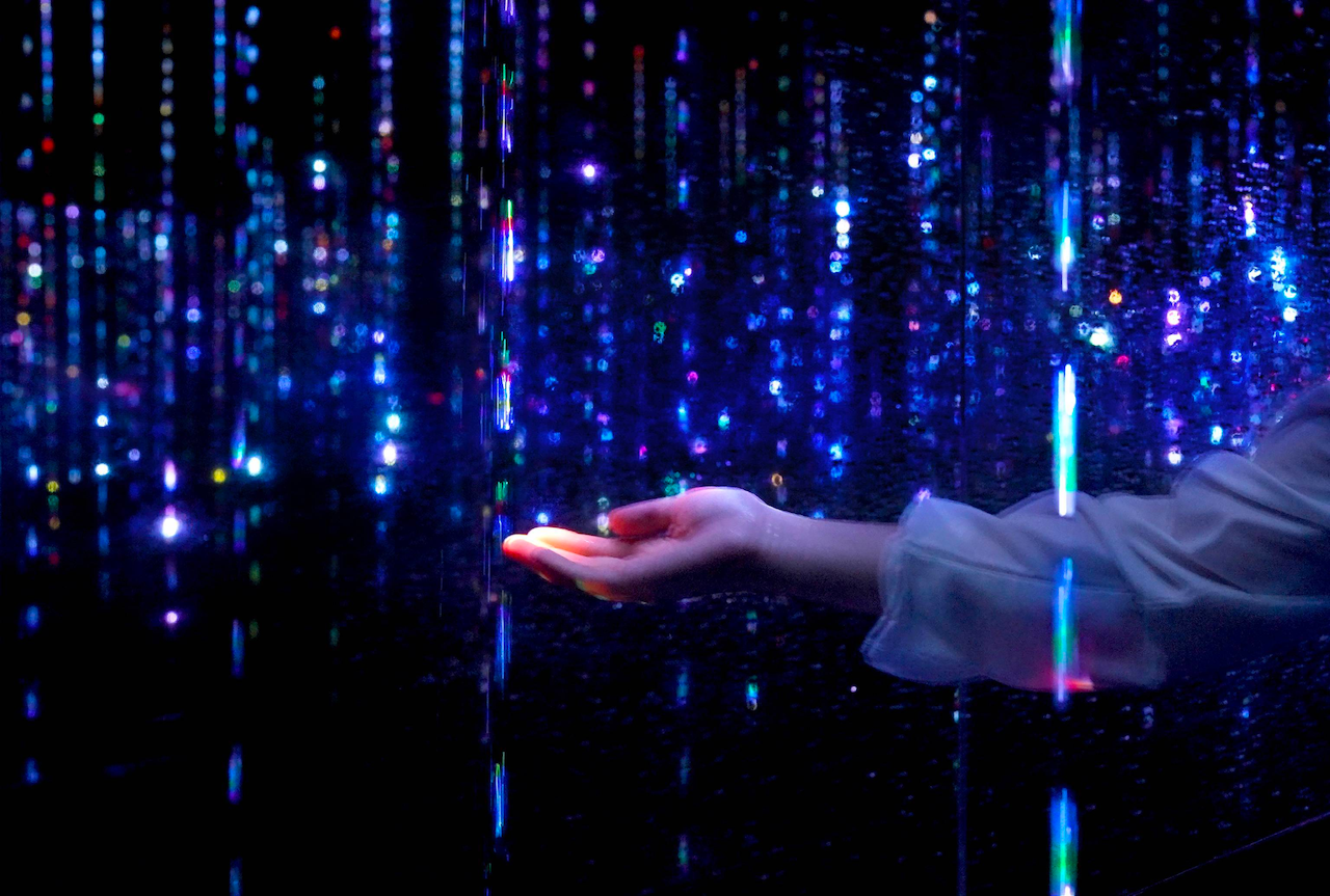 teamLab Ephemeral Solidified Light