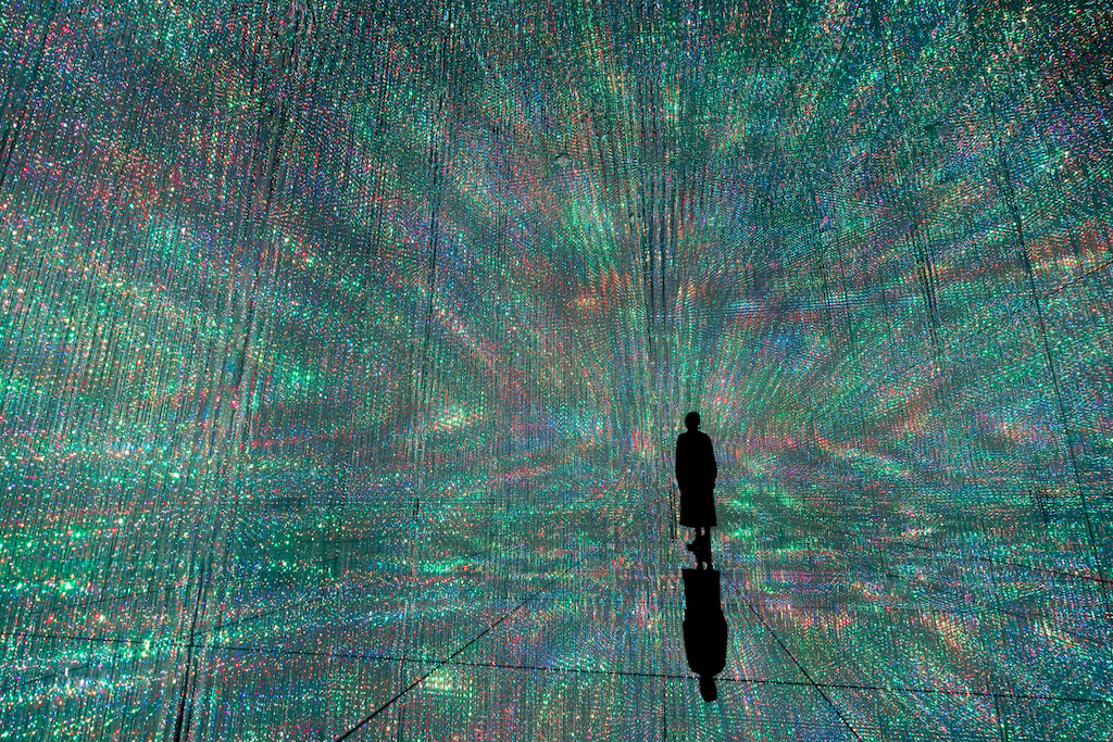teamLab The Infinite Crystal Universe