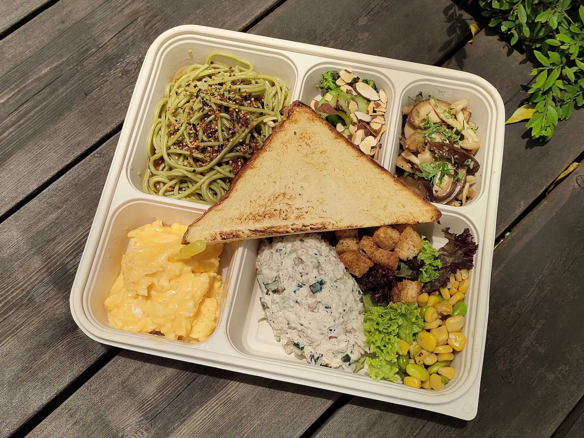 White Bird Scramble French Bento