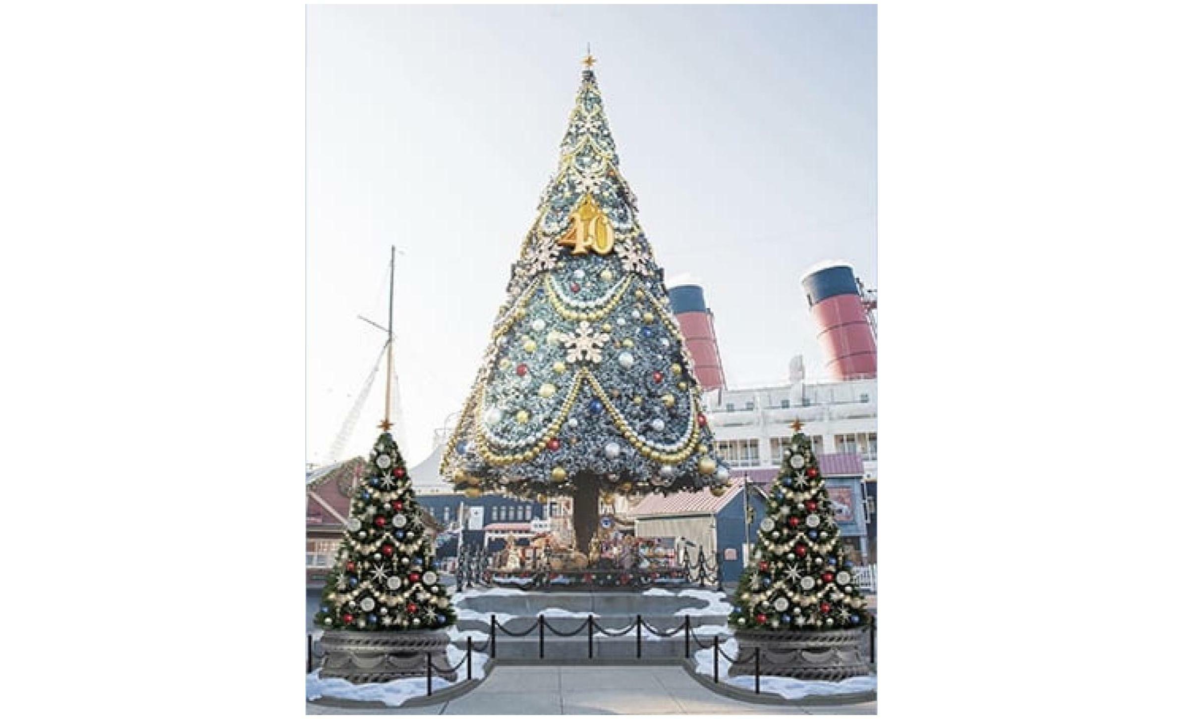 約15メートルの巨大ツリーが4年ぶりに復活、「ディズニー・クリスマス