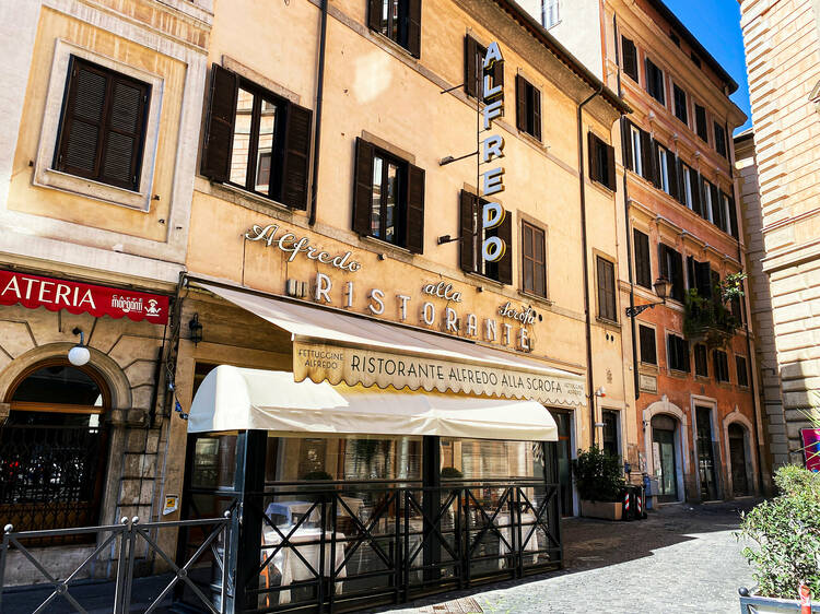 15 Best Places To Go Shopping in Rome