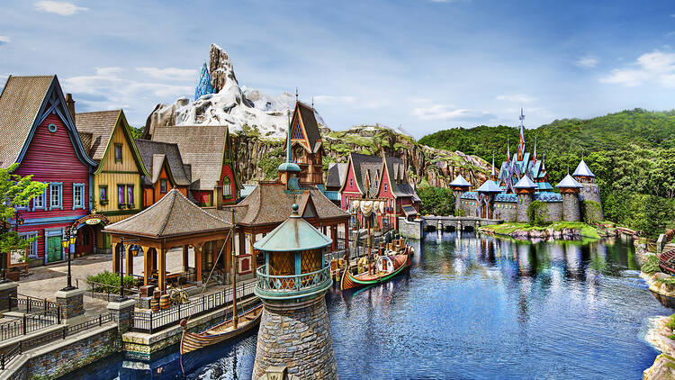 Be dazzled by the magic of Hong Kong Disneyland