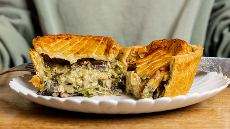 Chicken, mushroom and leek pie