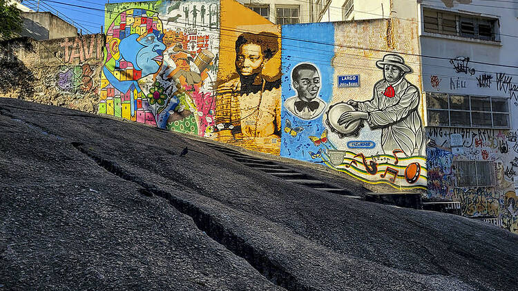 Muro com grafites na Pequena África