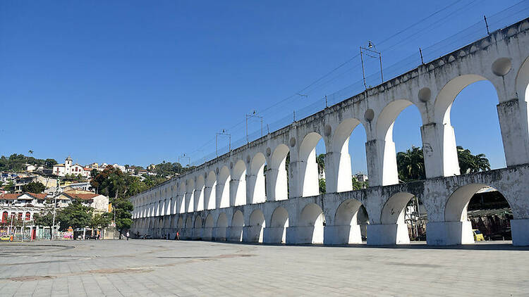 Fazer uma baratona pela Lapa