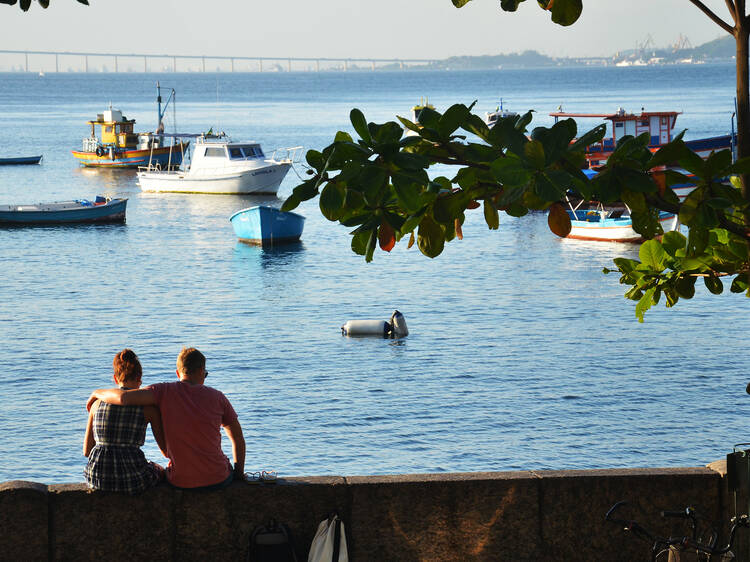 Aproveitar o entardecer na Mureta da Urca