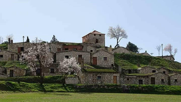 La aldea hobbit española que tiene más bodegas que personas: Moradillo de Roa, en la Ribera del Duero