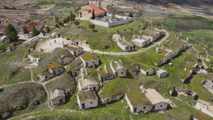 La aldea hobbit española que tiene más bodegas que personas: Moradillo de Roa, en la Ribera del Duero