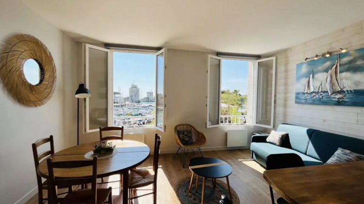 A newly renovated apartment with views of the Towers of La Rochelle