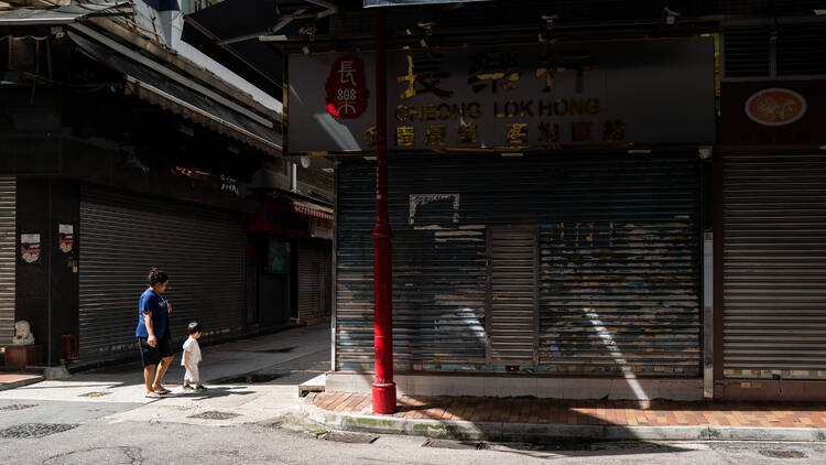 Sheung Wan: Trams and local shops