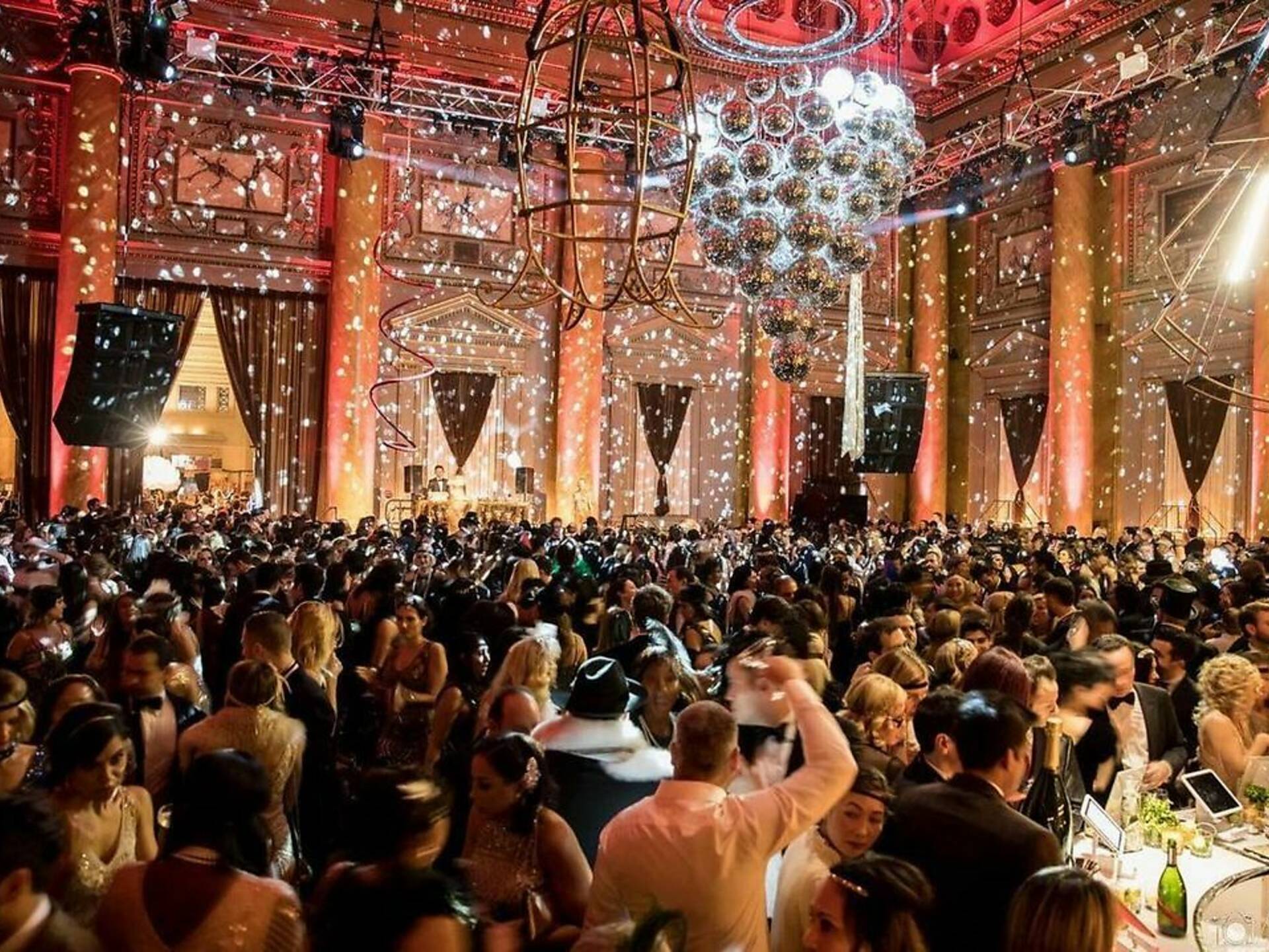 15 Best fall date ideas and romantic things to do outside in autumn