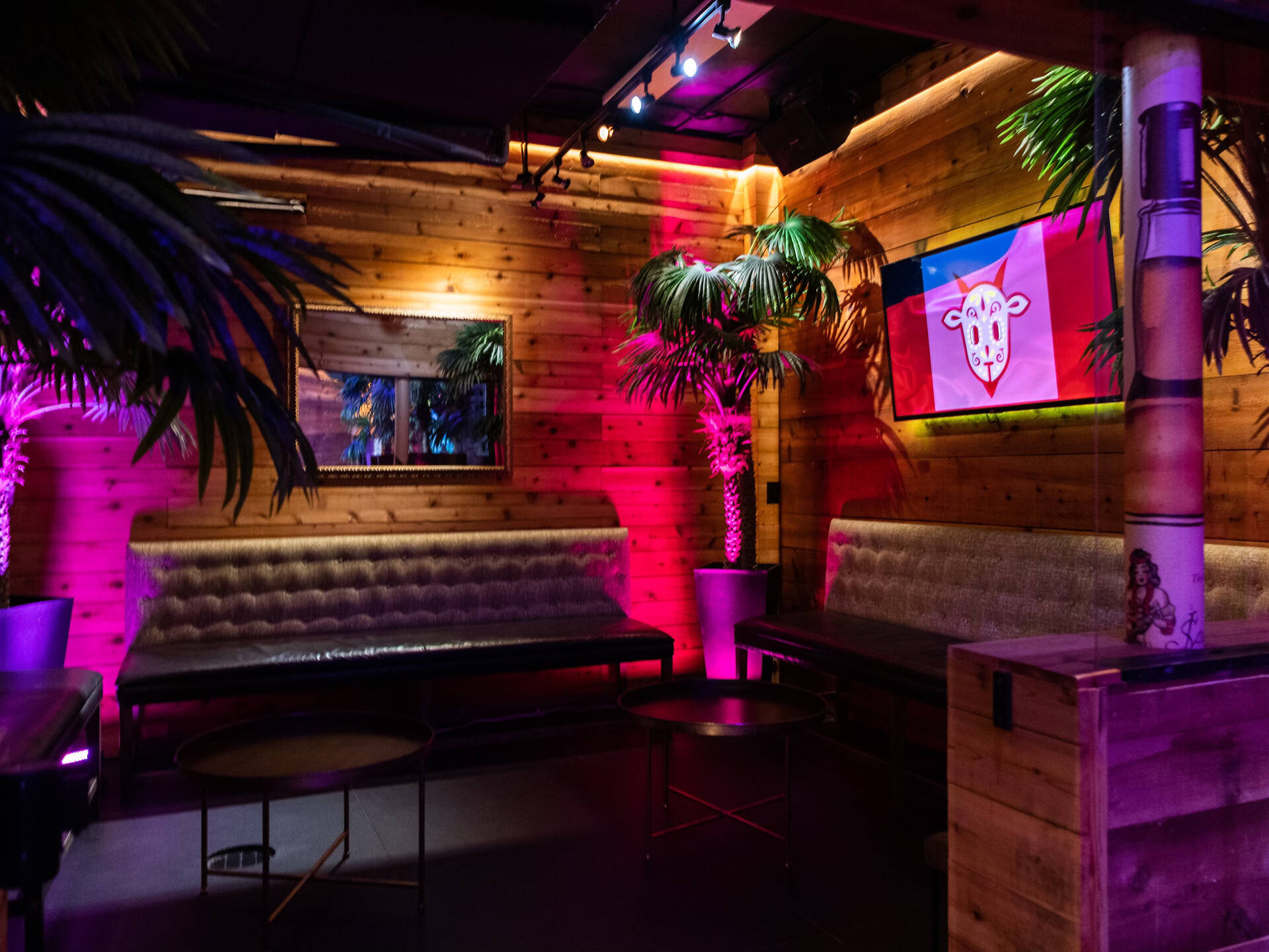 19 Best Bars in South Beach To Avoid The Tourist Traps