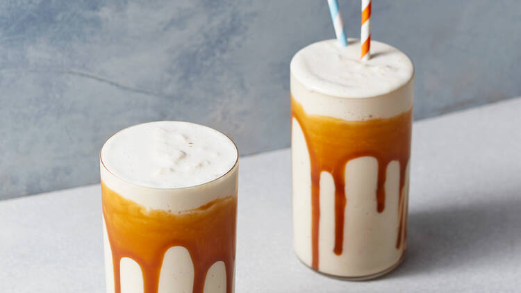 Caramel-decorated milkshakes.