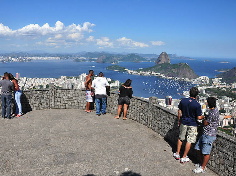 Visite o cenário de um clipe do Michael Jackson (e curta uma vista deslumbrante do Rio)