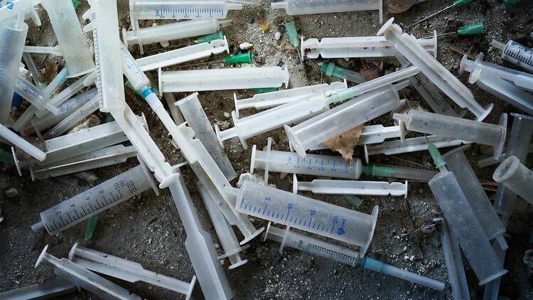Dirty syringes and needles