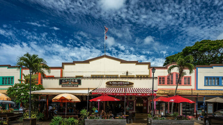 Haleiwa, Hawaii - 19. June 2017 - Traditional wooden building at Haleiwa, Oahu Hawaii. Contains restaurants and shops.