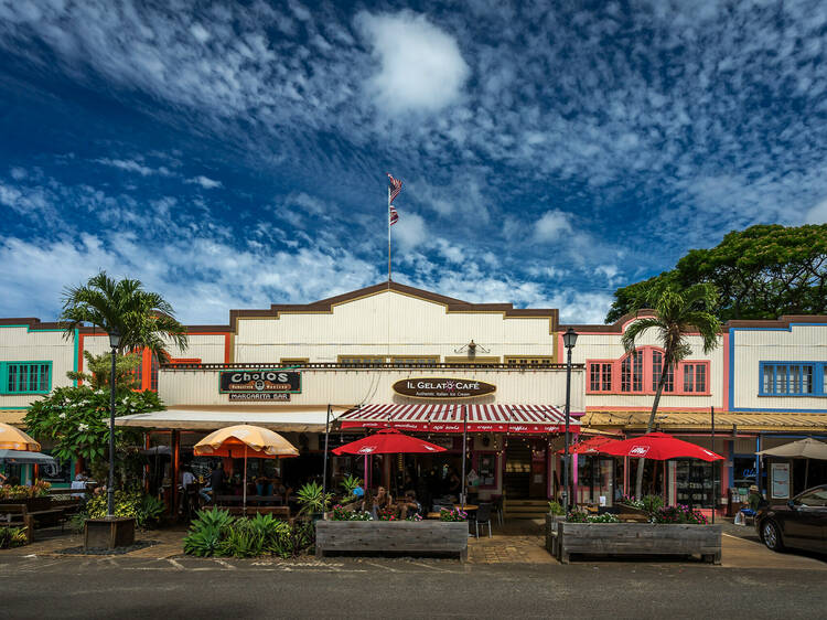 Haleiwa, Hawaii - 19. June 2017 - Traditional wooden building at Haleiwa, Oahu Hawaii. Contains restaurants and shops.