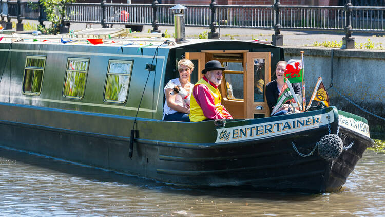 Be dragged down the Kennet and Avon canal