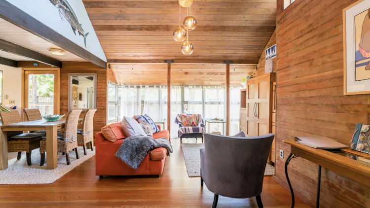 A dog-friendly beach house close to the Twin Lakes