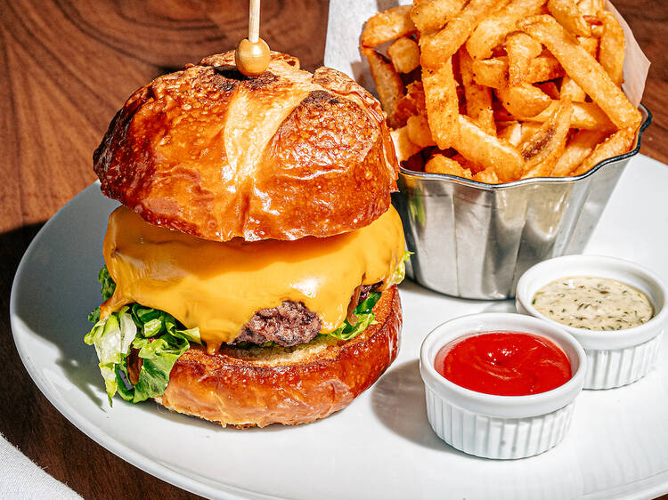 Here's How To Make The Cheeseburger From 'The Menu