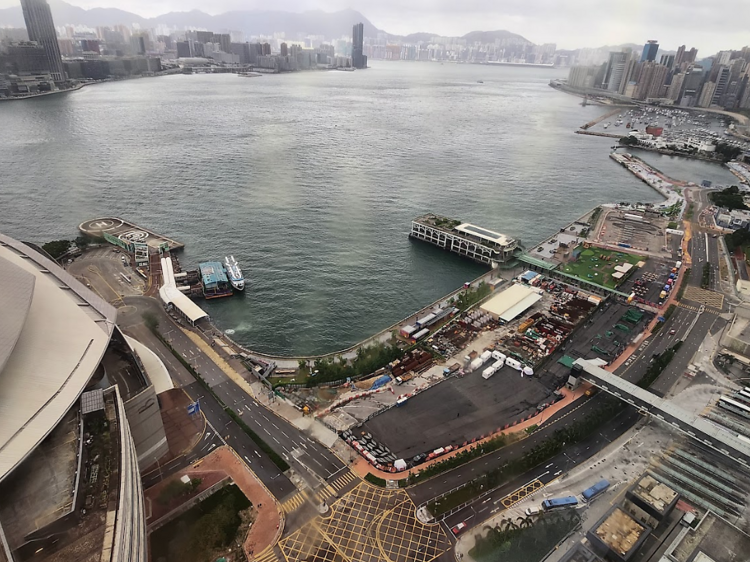 พักสวีท Renaissance Harbour View Hong Kong นอนยลอยตัวเหนืออ่าววิกตอเรีย ฮ่องกง