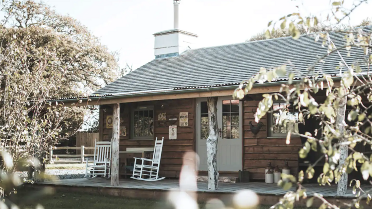 A log cabin in Marhamchurch