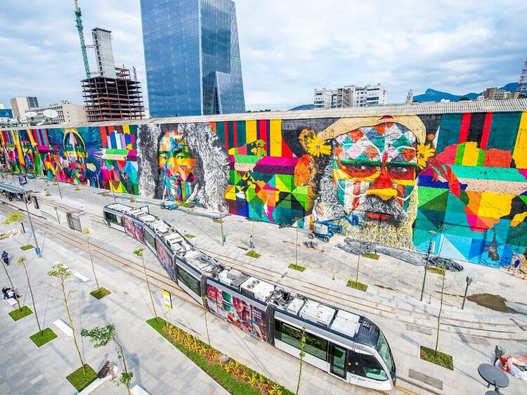 Faça um roteiro de arte urbana pela Zona Portuária