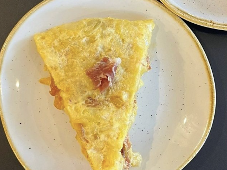 Tortilla de patatas: 10 errores que la pueden dejar demasiado cruda, seca o  líquida