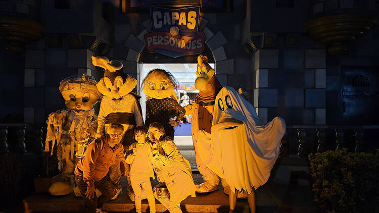 Looney Tunes disfrazados en Kids Boo Fest de Six Flags