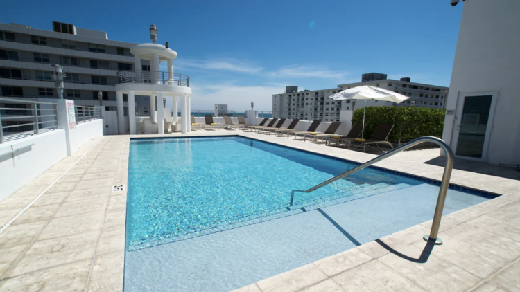 An ocean-view apartment in South of Fifth