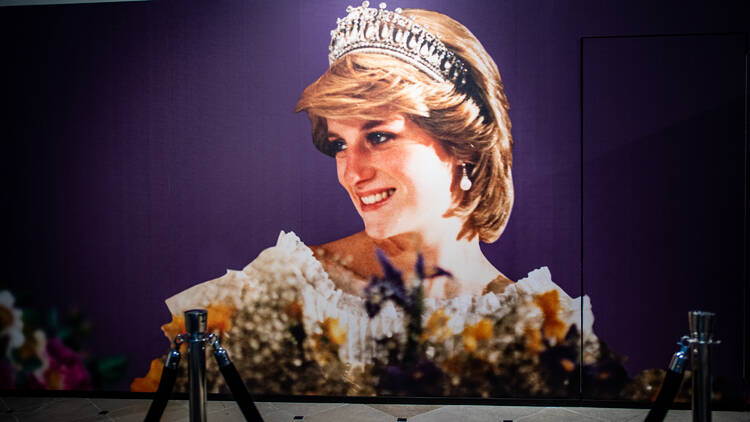 Picture of Princess Diana wearing a tiara.