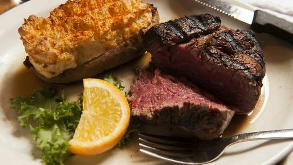 10 Best Steakhouses in Philadelphia For An Incredible Feast