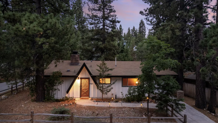 A centrally located family cabin in Big Bear Lake