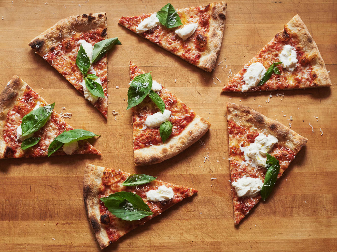 This uber-popular Brooklyn pizzeria is opening its first-ever Manhattan location