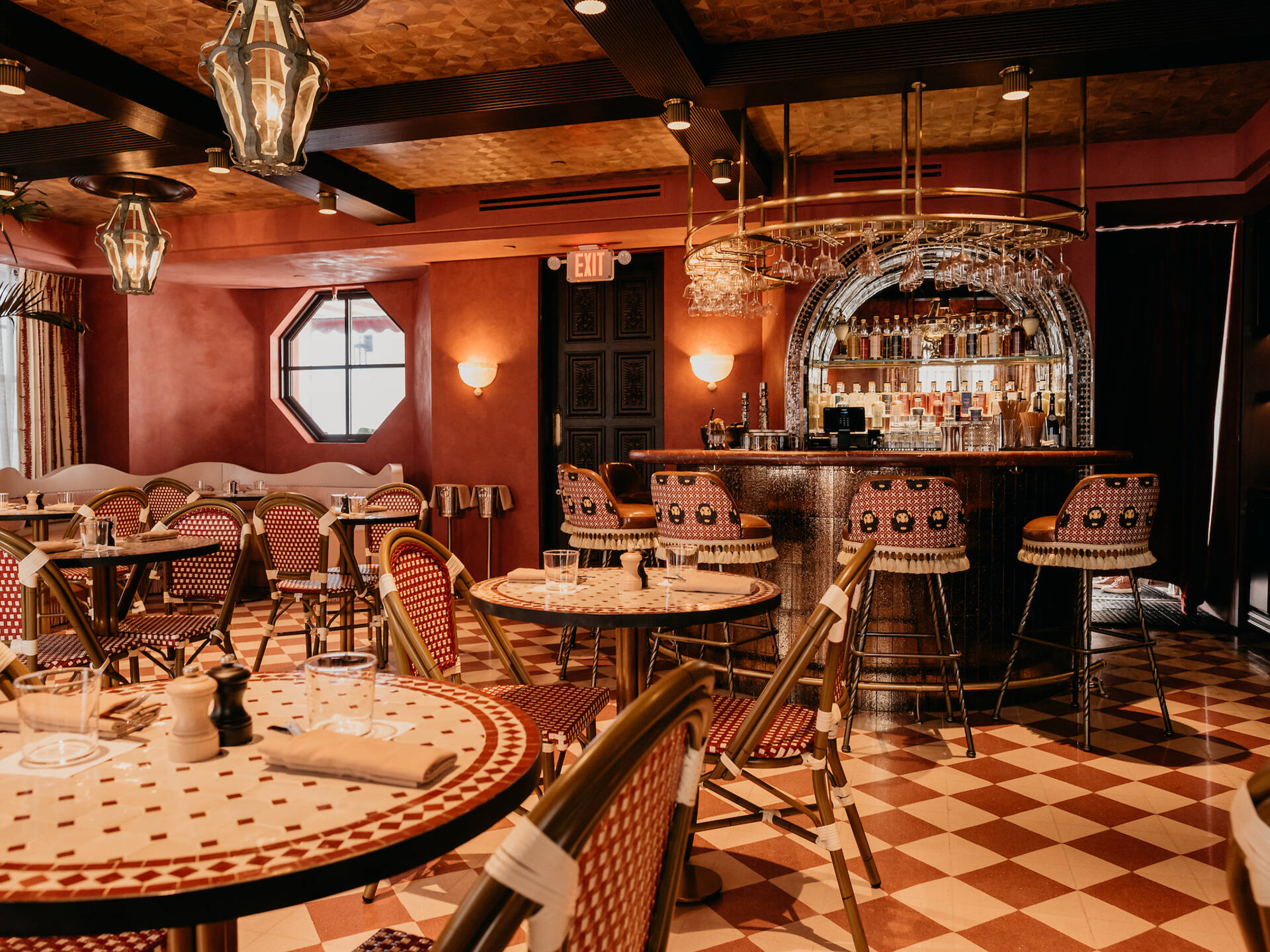 19 Best Bars in South Beach To Avoid The Tourist Traps