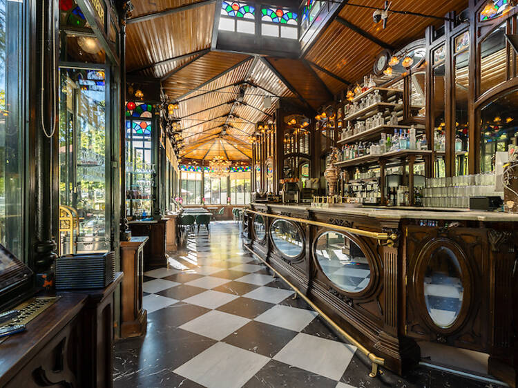 Este tesoro art nouveau se convierte en el refugio con más encanto para comer en Madrid centro